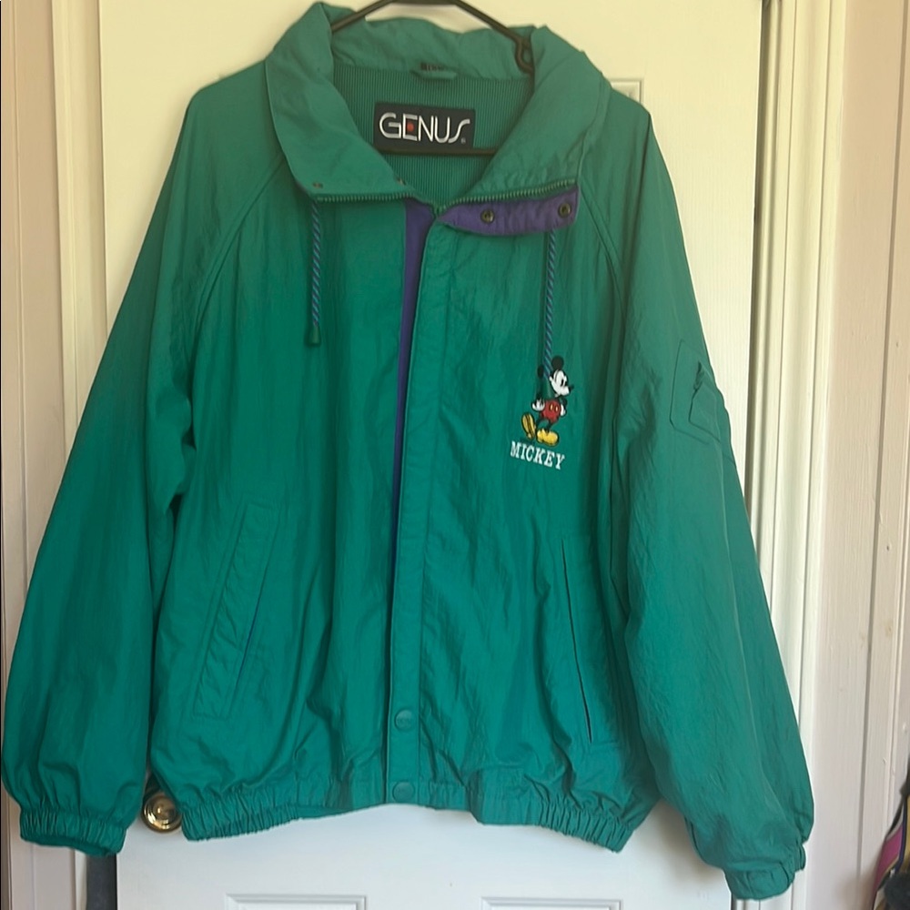 Vibrant Green Raincoat with Water-Resistant Fabric and Relaxed Fit